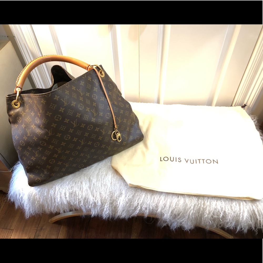 Louis Vuitton Artsy GM bag authentic with bag